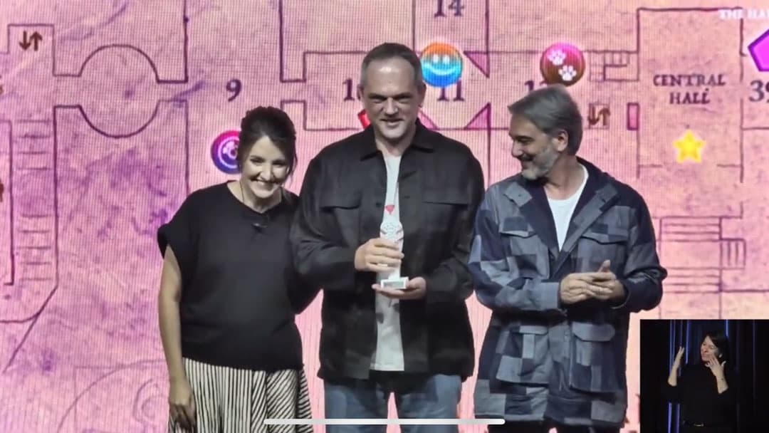 Dr Vanja Garaj collects the award in Brazil